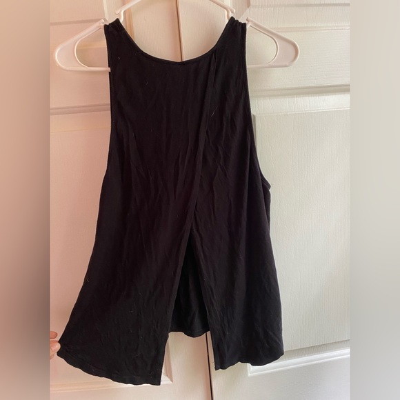 Black flowy top with open back - Picture 2 of 2